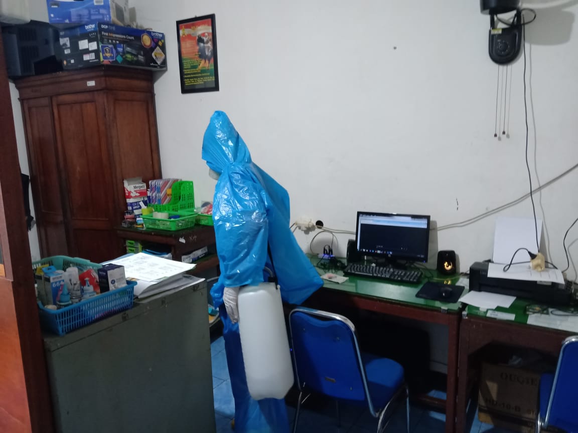 Antisipasi Penyebaran Virus Corona di Lingkungan Kerja, Korem 073/Makutarama Semprotkan Disinfektan 